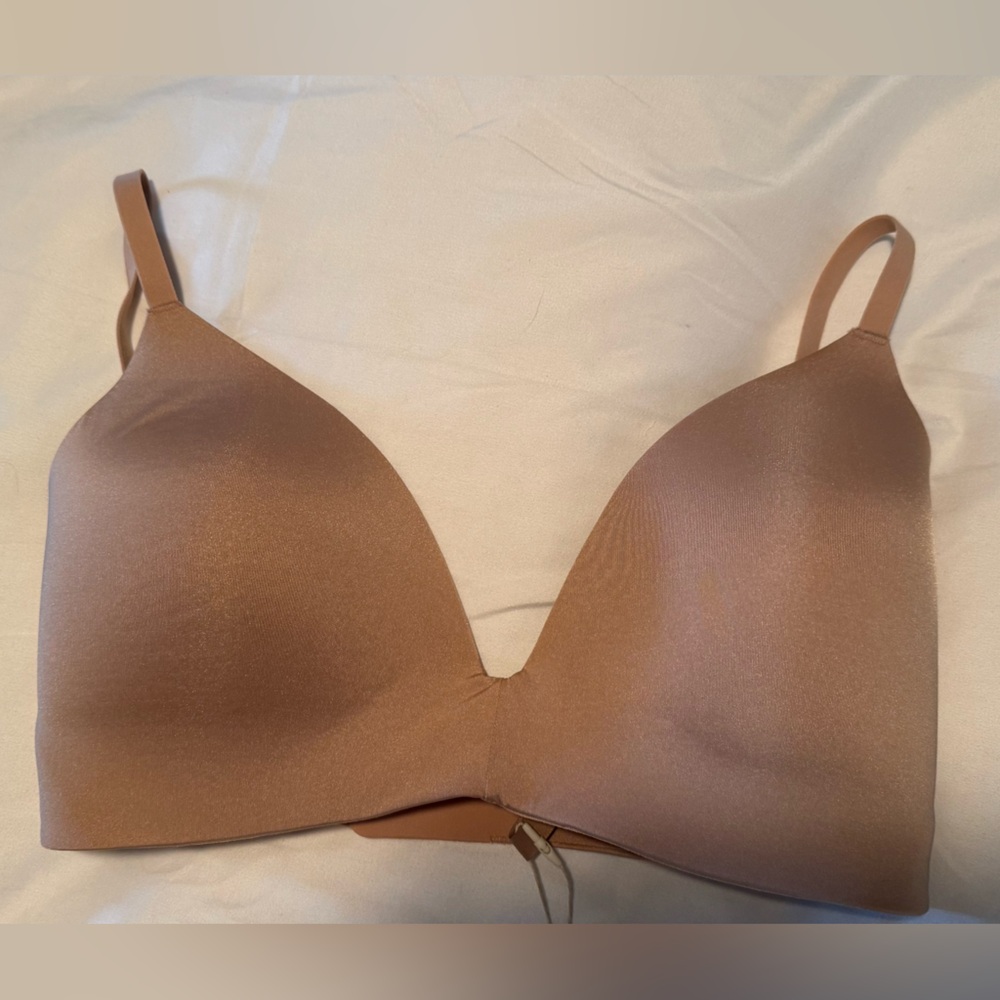 SKIMS Wireless Form T-Shirt Bra - 32DD (Clay)